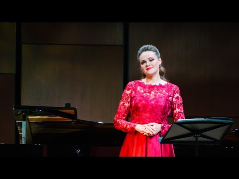 Видео: Полина Шамаева. Чайковский "Средь шумного бала"