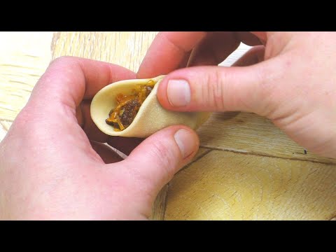 Видео: Как приготовить вареники с квашеной капустой.  Простая техника лепки вареников.