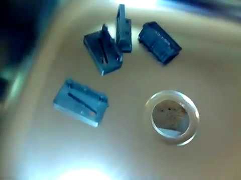 Видео: Как закрепить кухонную мойку на тумбу.