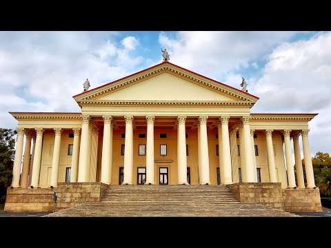 Видео: Пешком по центру Сочи: Дендрарий, Летний театр, Жемчужина, Зимний театр, Приморский парк и не только