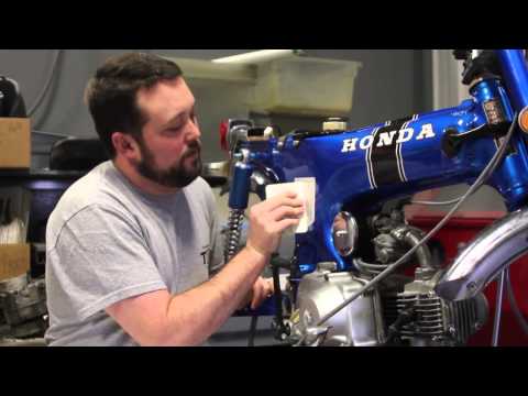 Видео: Как наклеить наклейки на Honda CT70
