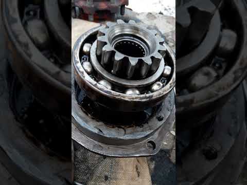 Видео: Вал привода ВОМ(замена подшипника).Часть1