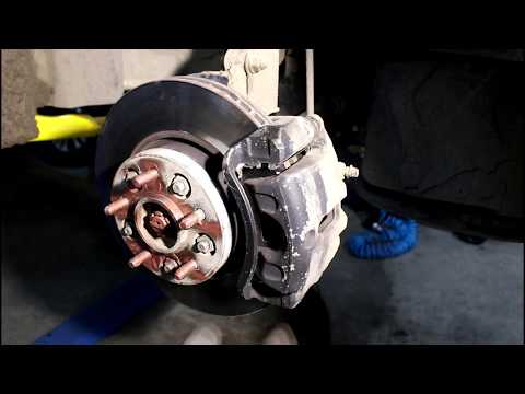 Видео: Hyundai ix35 Хендай Ай Икс 35 2011 года Замена передних тормозных колодок