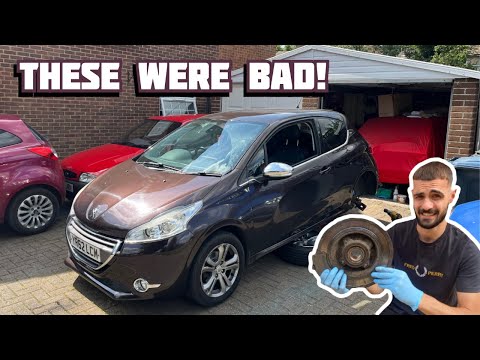 Видео: Ремонтирую тормоза на Peugeot 208 моей девушки — колодки и диски по кругу