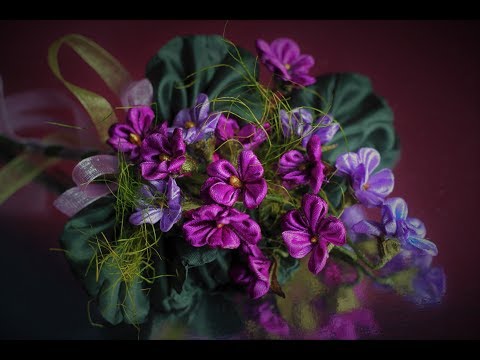 Видео: Цветок  ФИАЛКИ из лент, КАНЗАШИ, мастер класс / Ribbon Flower Kanzashi