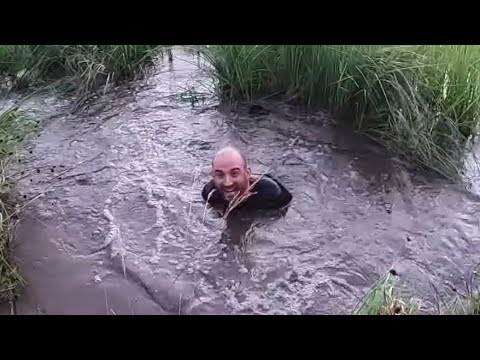 Видео: Нашли подболотники, УАЗА больше нет.... Заклинило двигатель