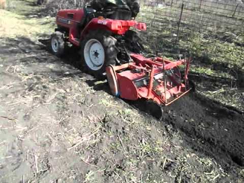 Видео: Японский трактор Mitsubishi МТ 16 ( часть 1 ) - фрезерование