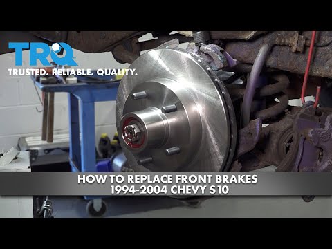 Видео: Как заменить передние тормоза на Chevrolet S10 1994-2004 годов