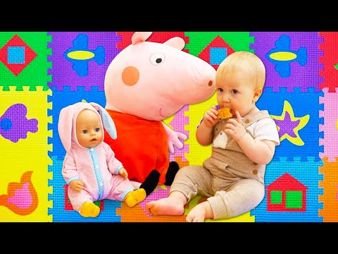 Видео: Беби Бон и Карл играют на ковре. Видео для девочек с Пеппой