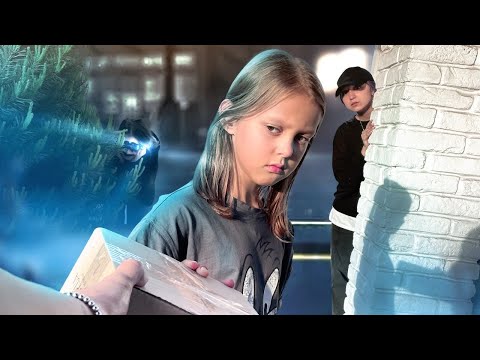 Видео: 24 часа Следим за Амелькой! Девочки уходят с канала?