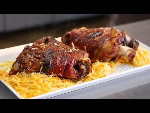 Видео: Рулька в керамическом гриле Green Kamado