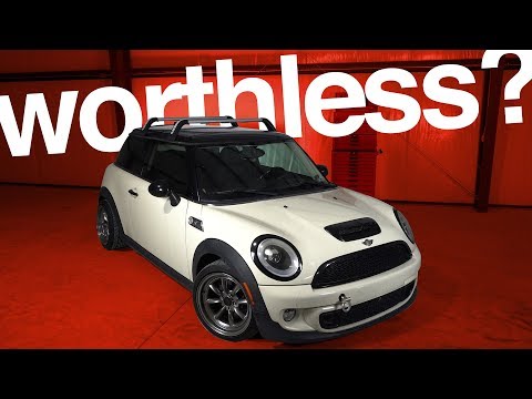 Видео: Восстановление бесполезного Mini Cooper S [Часть 1] — Art Of The Flip
