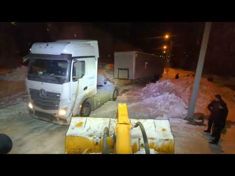 Видео: Поехал дёргать фуру. Буксовал весь день...