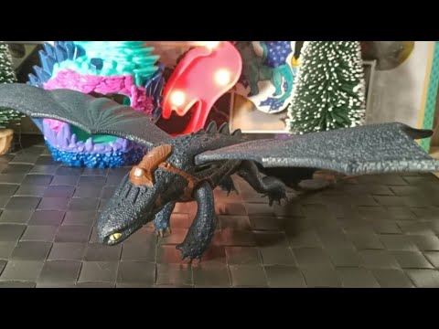 Видео: Обзор Беззубика 2010г.💙💙💙 Как приручить дракона Toothless figure HTTYD 2010 dragons spin master