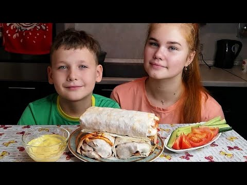Видео: Мукбанг Домашняя Шаурма 🌯/Маша приготовила из свинины шаурму/Ване стеклом разбило лоб🤦‍♀️
