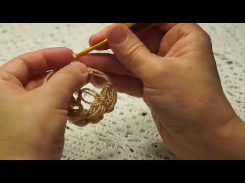 Видео: Бактус или мини - шаль соломоновыми петлями.Crochet Shawl (Шаль #33)