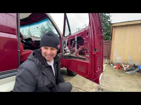 Видео: Ремонт Форд Бронко и разгрузка Peterbilt 389
