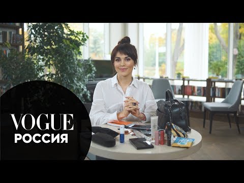 Видео: Что в сумке у Сати Казановой?
