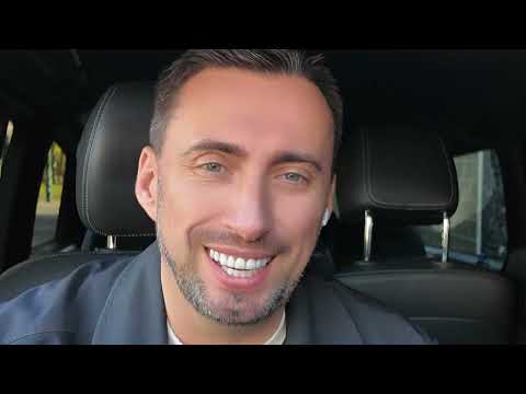 Видео: Бегут все !Полицейский прихватил конфискованную валюту и ударил по тапкам.  