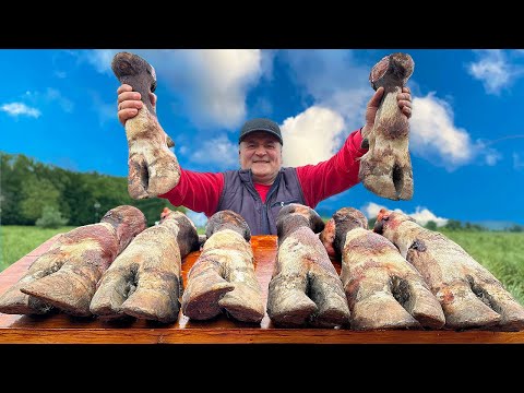 Видео: Приготовление Гигантских Говяжьих Копыт на Спасительный Бульон: Незаменимое Блюдо для Мужчин!