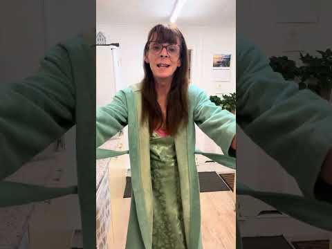 Видео: Все приняли душ 🚿 и готовы к яблочному пирогу 🥧