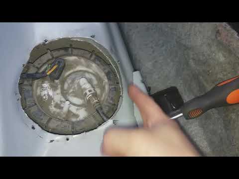 Видео: Вырезаем лючок бензонасоса Форд Мондео 4