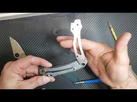Видео: Как правильно заменить накладки на Spyderco PM 2 и Para 3.  Remove factory scales and install custom