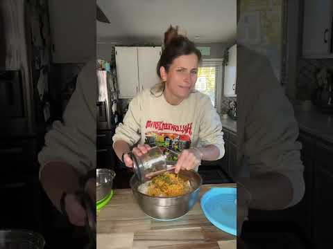 Видео: Закваска для халапеньо с чеддером, приготовленная втрое с использованием стационарного миксера и ...