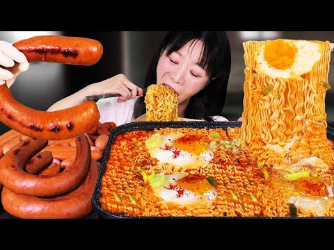 Видео: Острая лапша с гигантской колбасой из колбасы🔥 и сырным соусом МУКБАНГㅣеда-шоуㅣАСМР