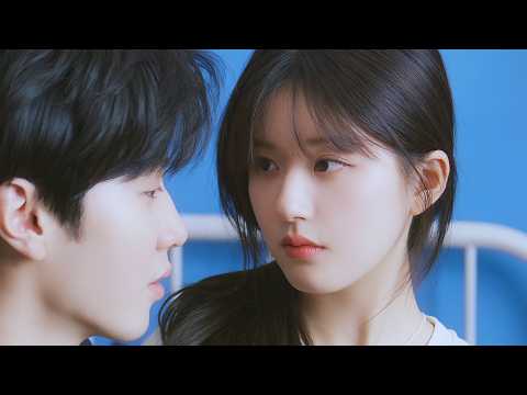 Видео: Его девушка с травмой шеи — CEO нежно завязывает ей волосы и чистит зубы!