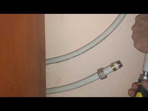 Видео: Врезка в металлопластиковую трубу для бойлера ☝️🚿