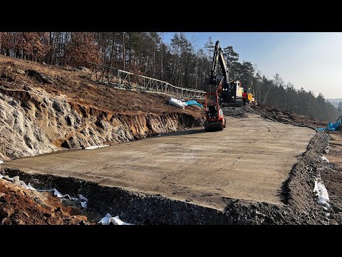 Видео: Отбойка камня на склоне для 50-тонного крана с подъездом