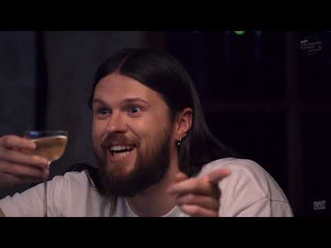 Видео: САМОЕ ОБЫЧНОЕ ШОУ С САМЫМИ ОБЫЧНЫМИ ГОСТЯМИ/ Бар в большом городе/