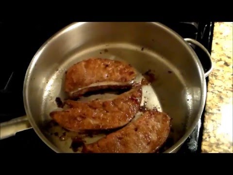 Видео: Телячья печень с беконом и луком