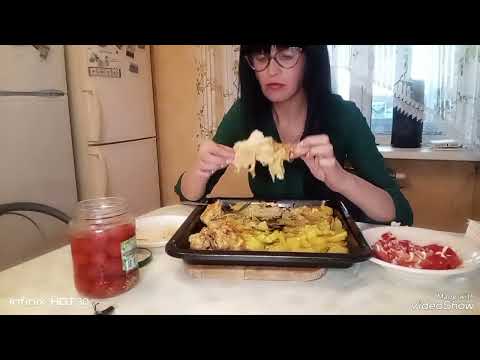 Видео: МУКБАНГ/КУРИЦА/КАРТОШКА/🍅🍅Соленая капуста/салат из помидор