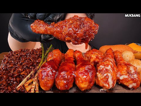 Видео: жареный цыпленок и лапша Fried Chicken 🍗 Black Bean Noodles KIMCHI Eating ASMR Mukbang