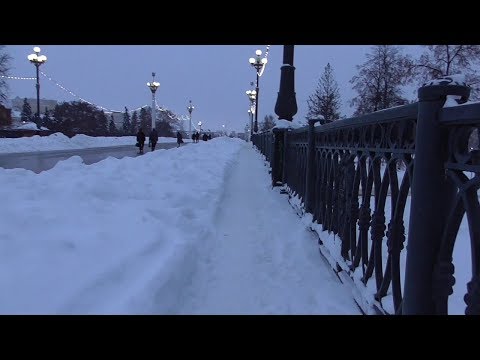 Видео: Зимняя прогулка по снежной улице