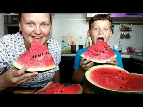 Видео: Мукбанг Сочная, Вкусная ягода - Арбуз🍉