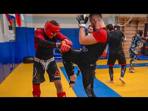 Видео: Как правильно работать КОЛЕНЯМИ и ЛОКТЯМИ?