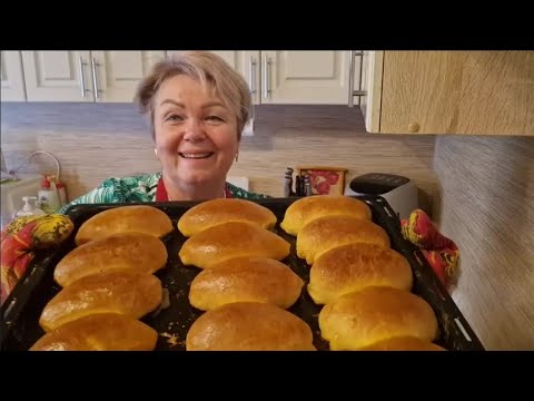 Видео: СЕГОДНЯ ГОТОВЛЮ СДОБНЫЕ ПИРОЖКИ С ЯБЛОКАМИ И СЛИВАМИ.
