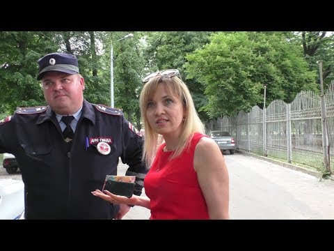 Видео: Воронеж. Lady in red обещала подключить директора ГАИ и предупреждала не выходить на улицу.