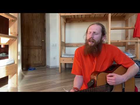 Видео: Киртан от Абхаендры. Баба нам кевалам.  Baba nam kevalam Kiirtana.