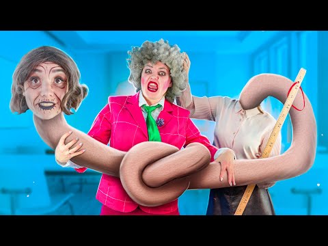 Видео: ДОБРАЯ и ЗЛАЯ СЕСТРА! СТРАШНАЯ УЧИЛКА 3D против УЧИТЕЛЬНИЦЫ МАЛЕНЬКИЕ КОШМАРЫ в РЕАЛЬНОЙ ЖИЗНИ!