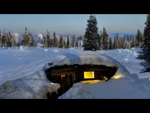 Видео: ЗЕМЛЯНКУ завалило снегом - установил ОКНО и ОБШИВАЮ ДВЕРЬ ДОСКАМИ | НОЧНЫЕ ПОСЕТИТЕЛИ в ЗЕМЛЯНКЕ