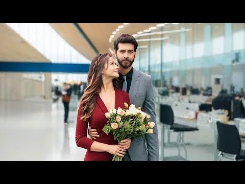 Видео: Ягмур и Барыш получили прекрасные цветы от поклонников в аэропорту. Трогательный момент стал виру...