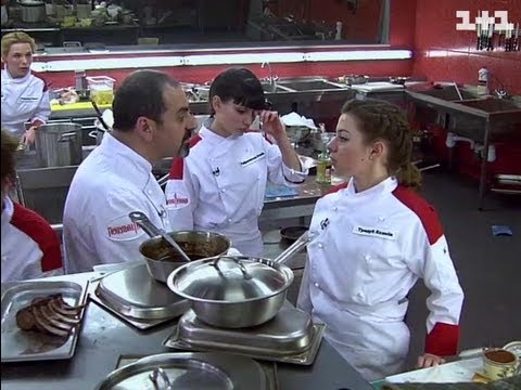 Видео: Учасники готують вечерю для зіркових гостей