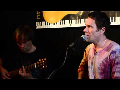 Видео: Теплая Трасса - Этот мир 07.08.2015 Квартирник у Гороховского