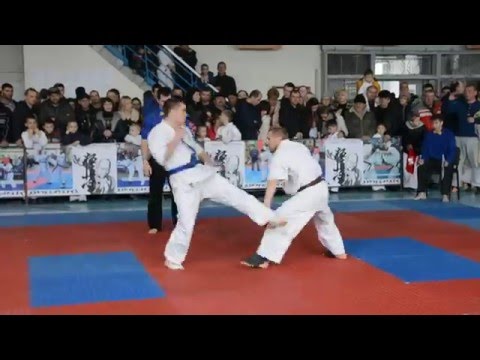 Видео: Киокушин Каратэ Кузин Александр синий пояс пртив коричневого