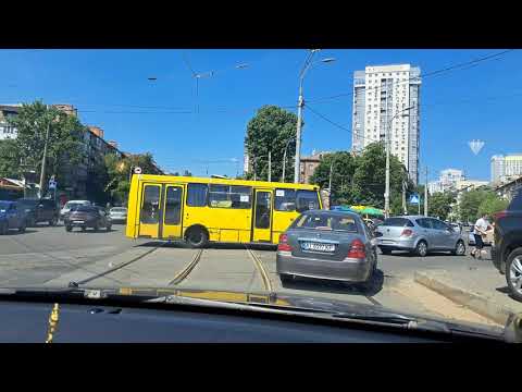 Видео: Урок вождения в Киеве на Лукьяновке на автомобиле с АКПП