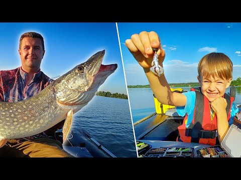 Видео: Сын выбирает приманки - я ловлю! | Рыбалка с сыном | Спиннинг